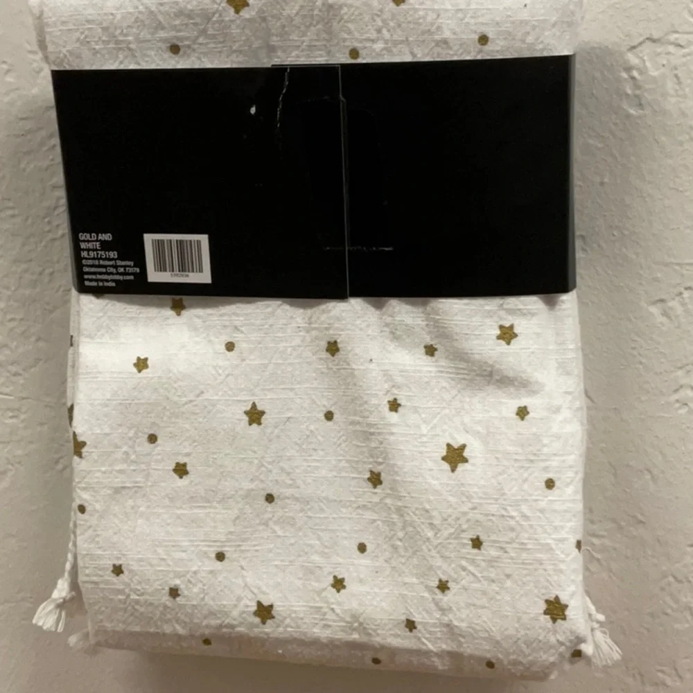 Robert Stanley Christmas Table Throw White Gold NWTS